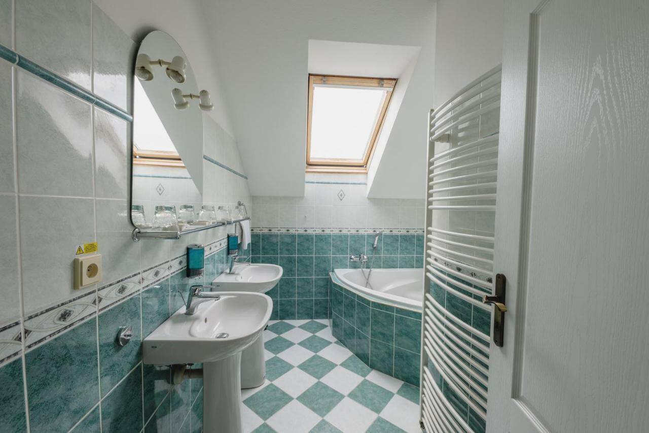 Hotel Taverna Javorník المظهر الخارجي الصورة