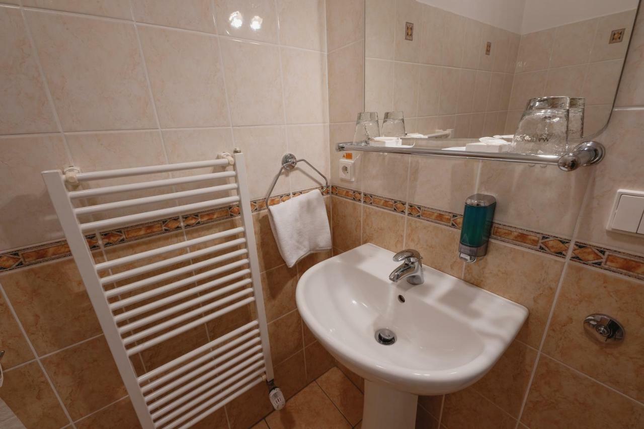 Hotel Taverna Javorník المظهر الخارجي الصورة